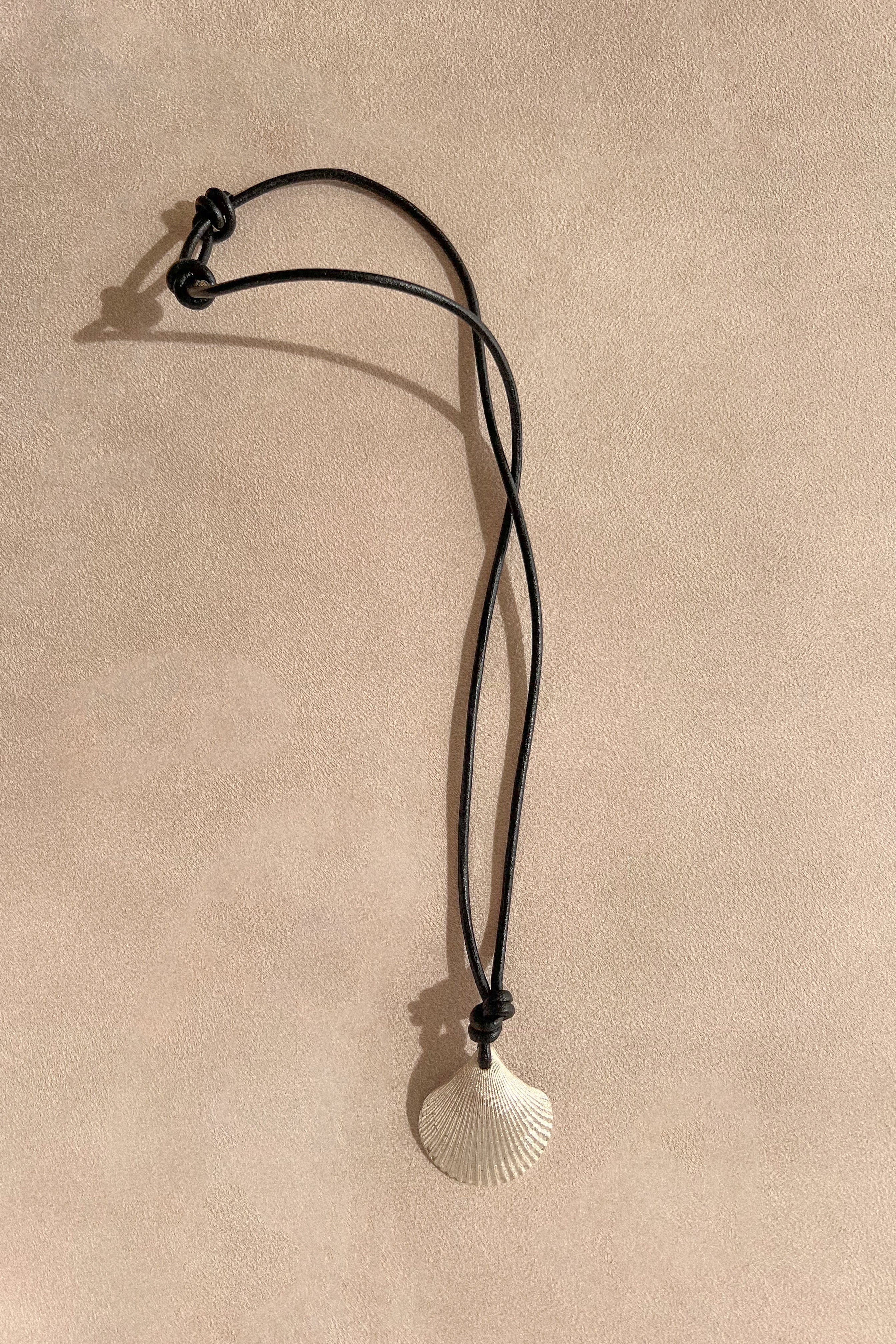 STATEMENT BEACHCOMBER PENDANT