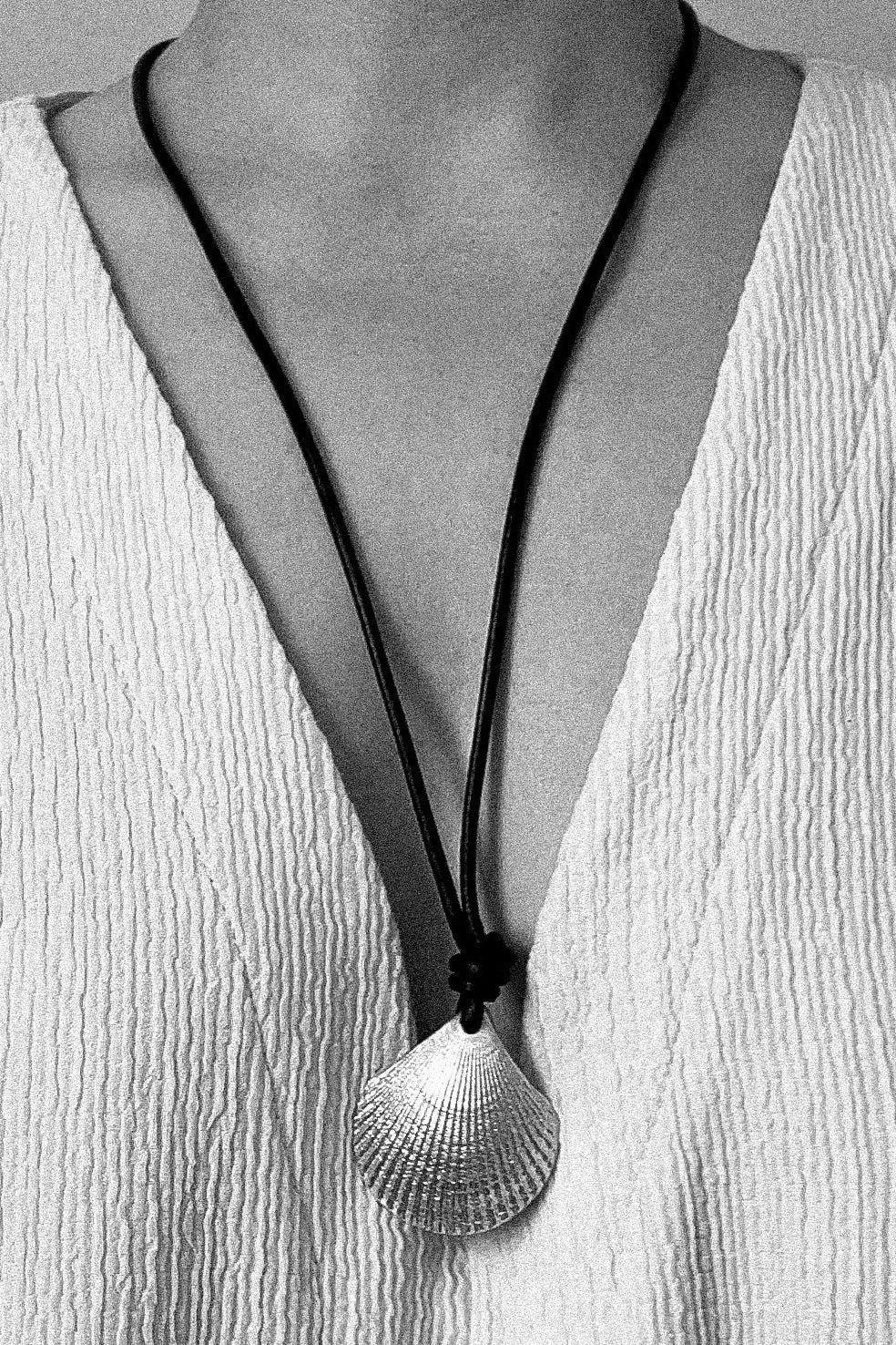 STATEMENT BEACHCOMBER PENDANT