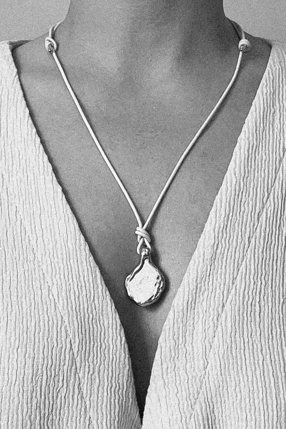 WATER'S FORM PENDANT